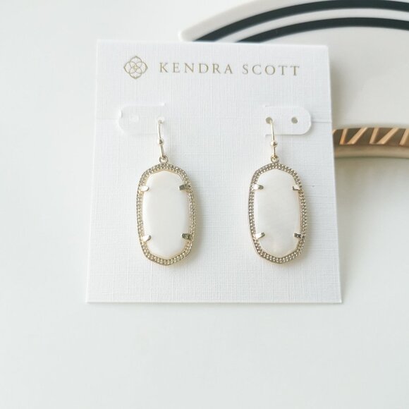 Kendra Scott Dani Gold White Pearl Earrings - Picture 1 of 3